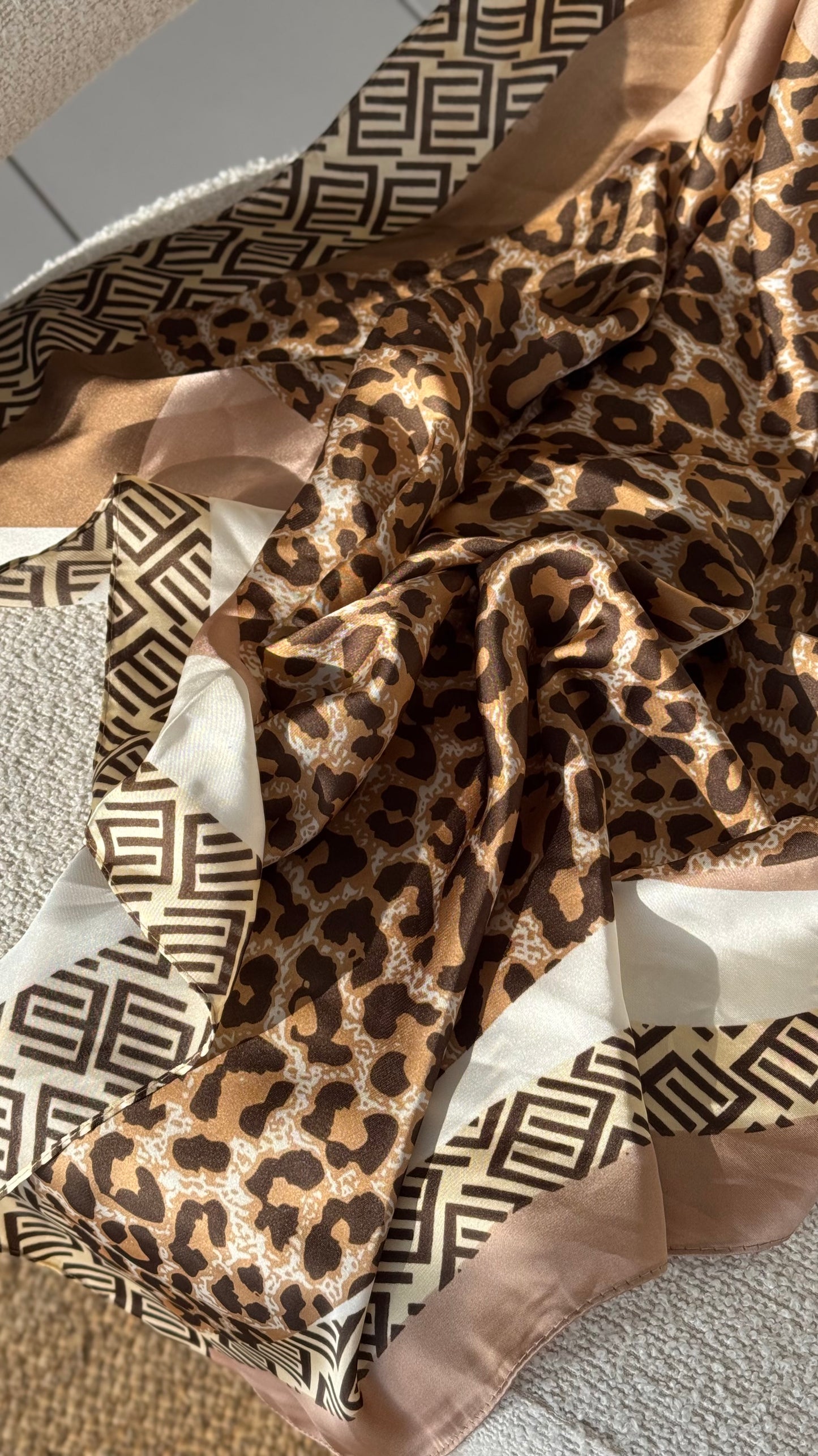 Lenço | brown & animal print