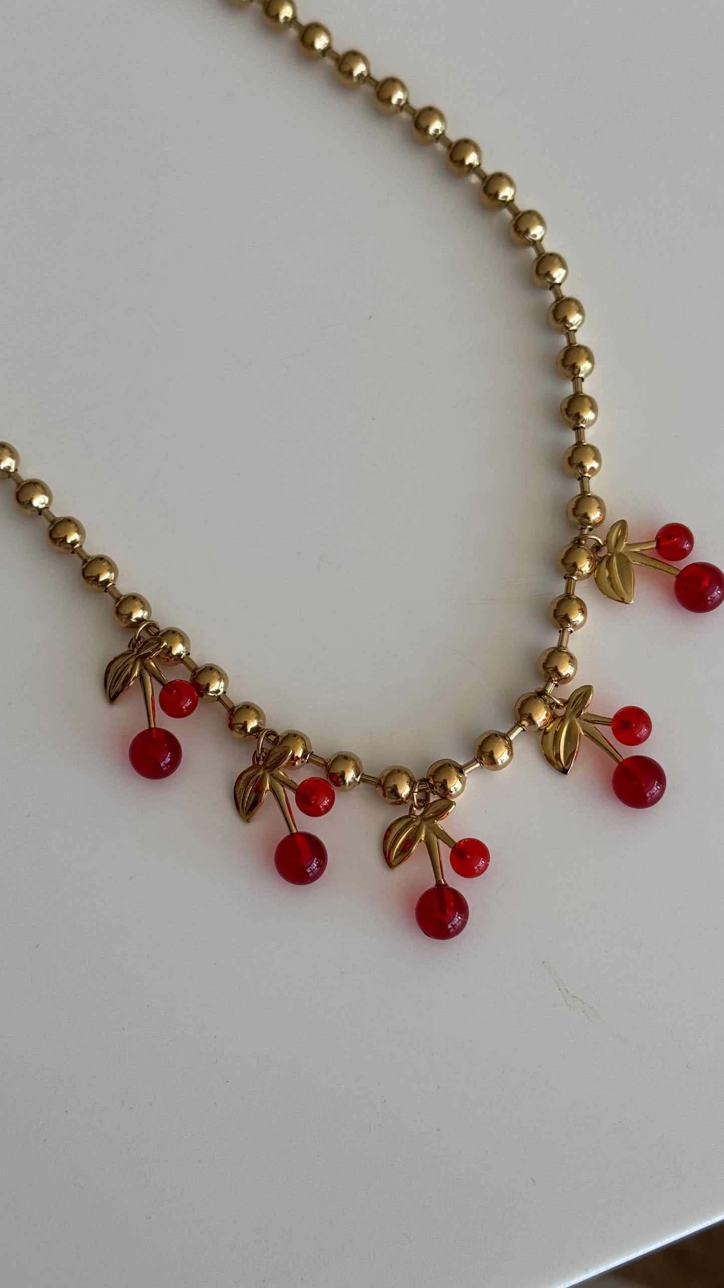 Colar | cherries