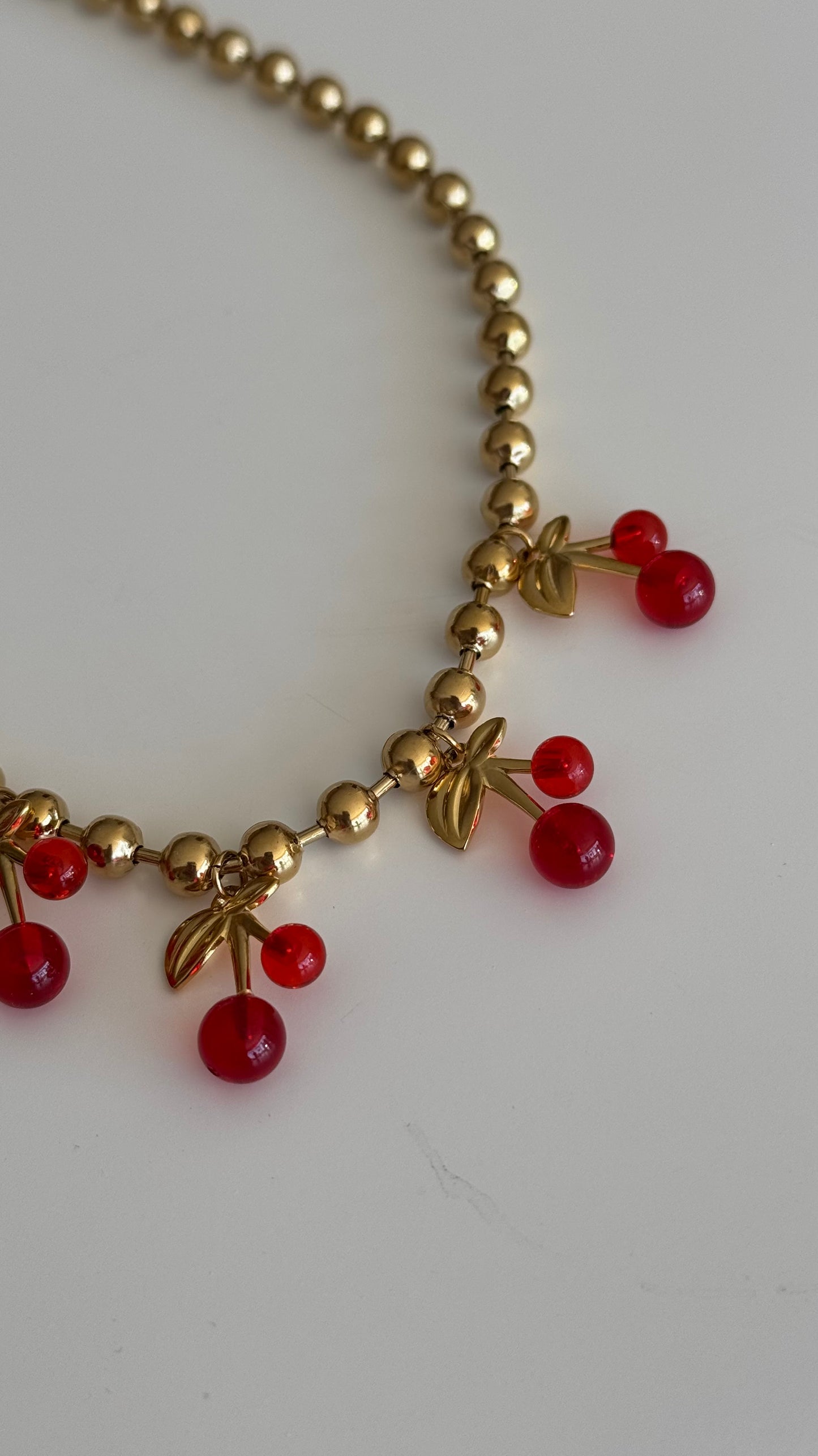 Colar | cherries